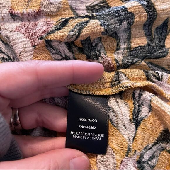 Torrid Golden Yellow Floral Crinkle Gauze Fit And Flare Top Blouse Spring 0X - Picture 3 of 3